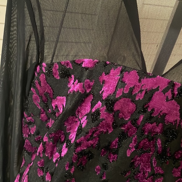 Beautiful dress - Picture 2 of 5